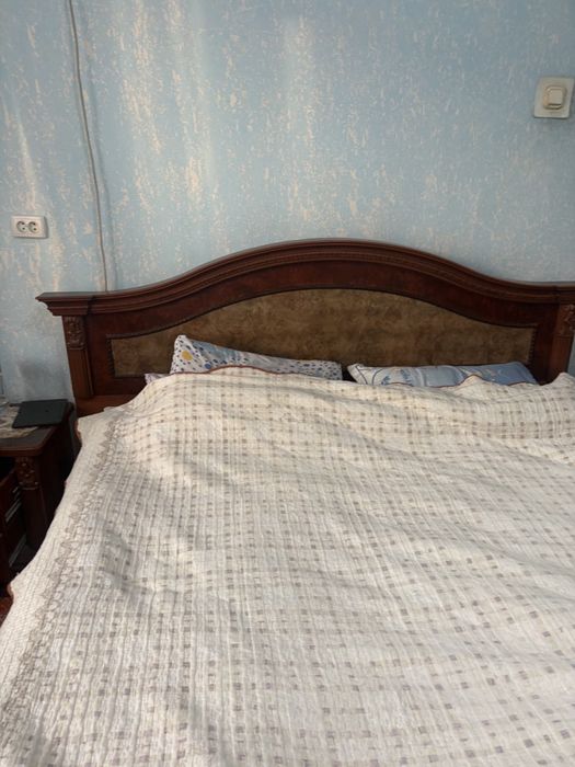 Продается спальный гарнитур, производство  Китай, в хорошем состоянии
