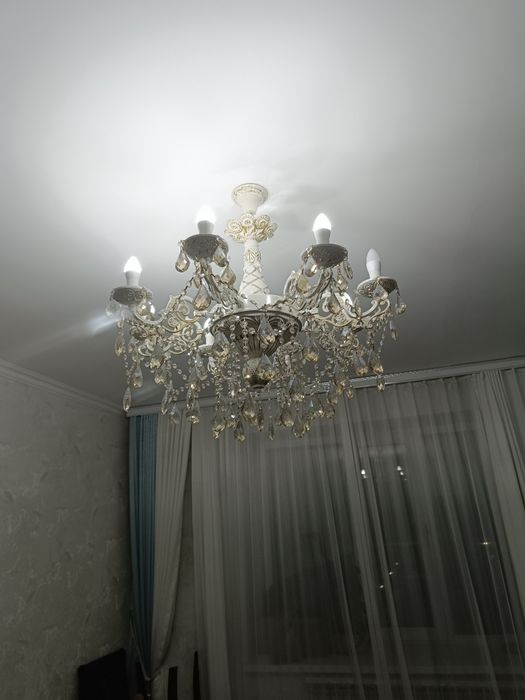 Продам люстру 8 рожков