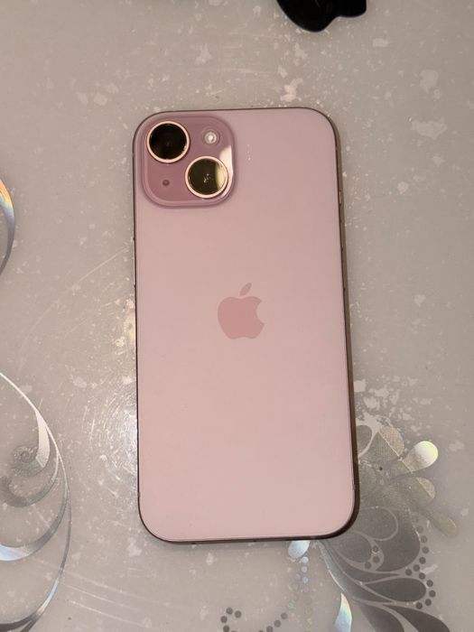 Продавам Iphone 15 128GB