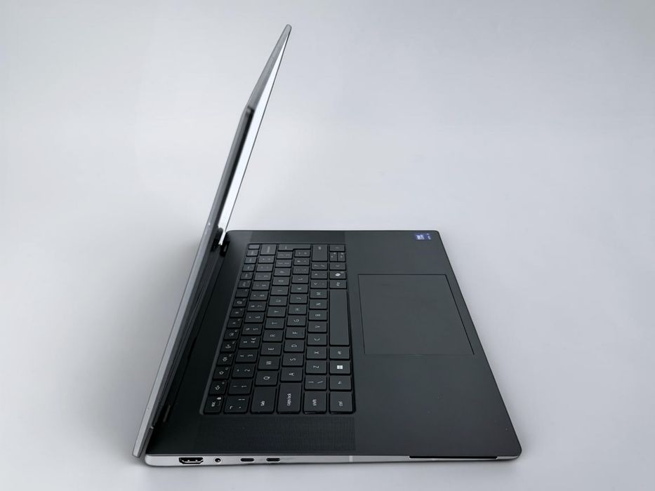 Лаптоп Dell Precision 5690 16" UHD+ Touch Intel Core Ultra 9 32GB RAM 1TB SSD RTX 3500 Ada 12GB Гаранция!