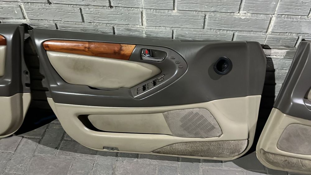 Gs300 обшивки,ковролан