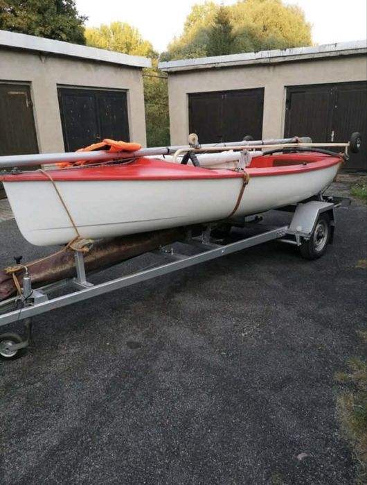 Barcă velier mic + remorcă inclusă – gata de apă