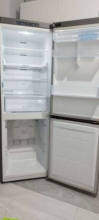 Продам холодильник, двухкамерный.