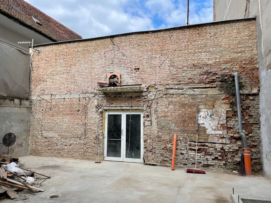 Inchiriem SPATIU COMERCIAL/birou 304mp CENTRU Cluj Pta Unirii19  com0%