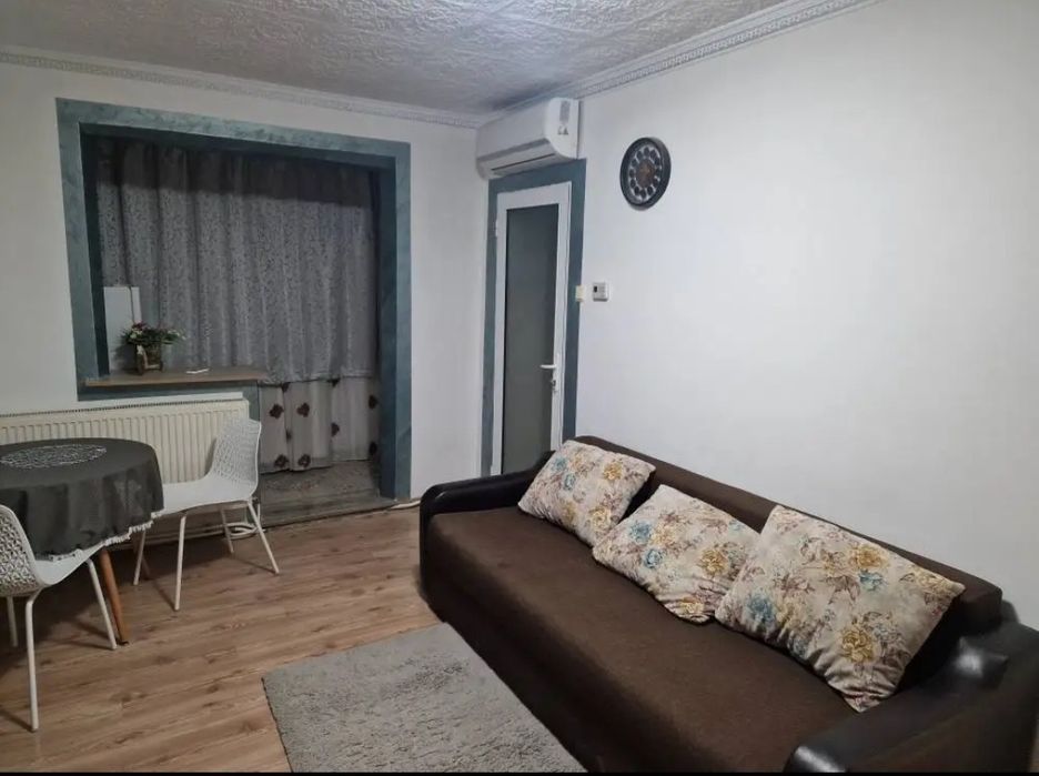 Închiriez apartament
