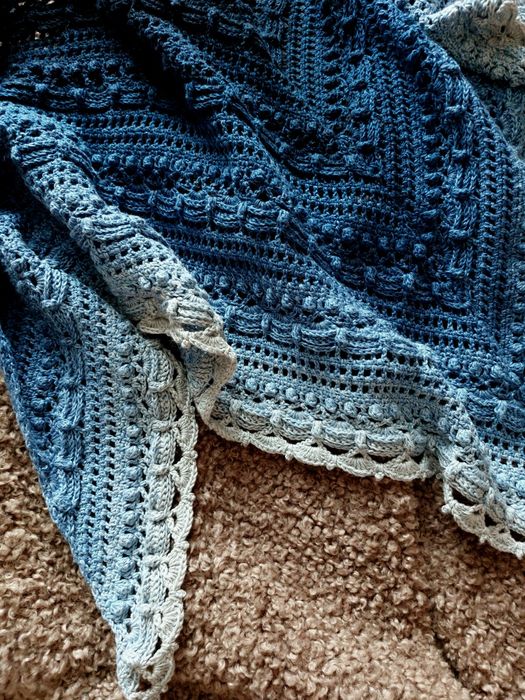 Продам шаль-бактус вязаный