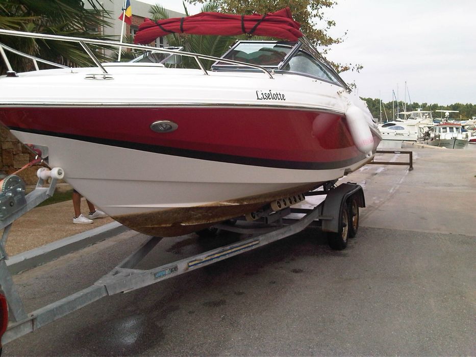 Barca “Regal 2250”, 6 locuri, cabina sub bord, motor inboard Volvo Penta 5,7 GI 300
