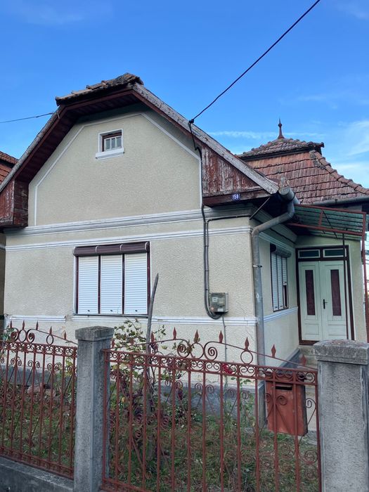 Casă cu grădină și pomi fructiferi - teren 2401 mp - loc. Moldovenești
