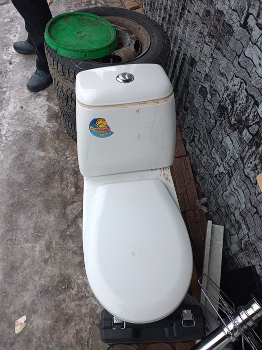 Б/У унитаз с бачком.