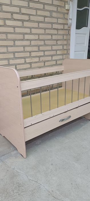 Bolalar kravatchasi sotiladi