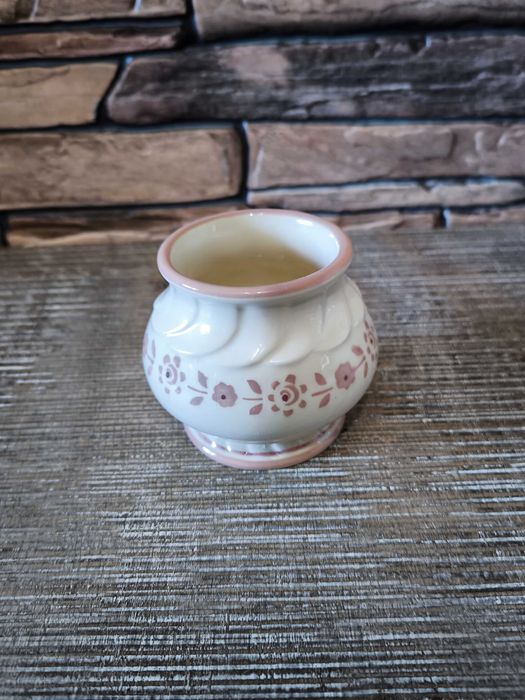 Се от  кана и ваза