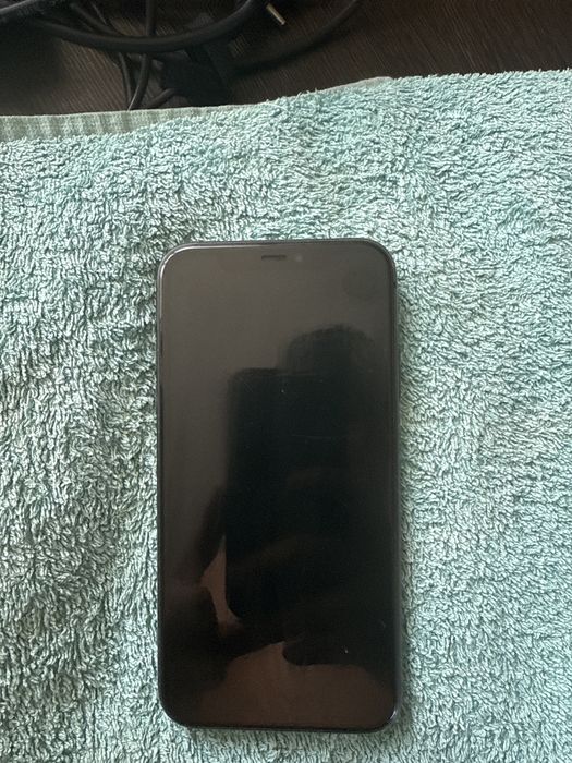 Продам айфон 11 64 гб