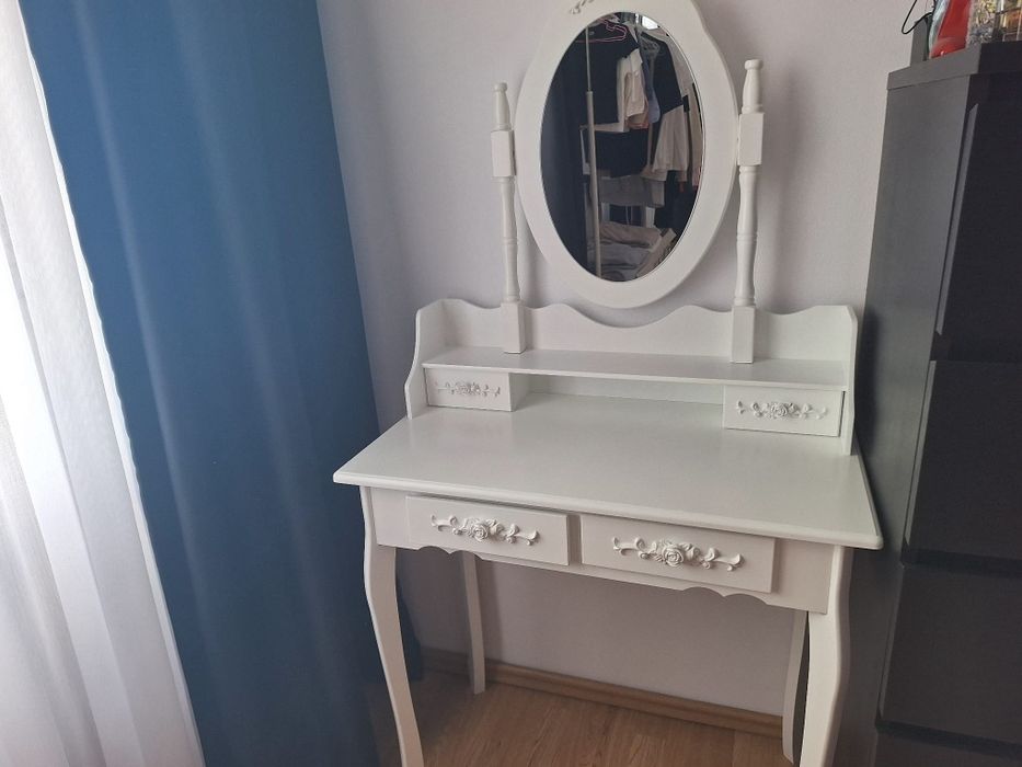 Masă de machiaj pentru adolescente