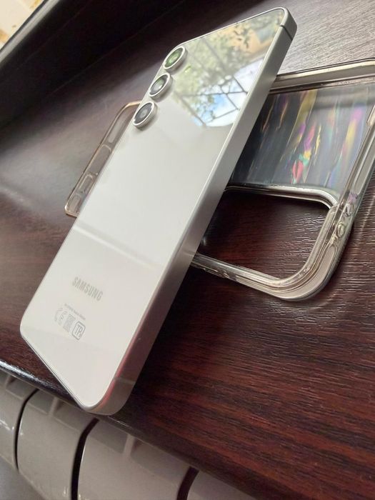 Продам срочно Samsung Galaxy S24 FE