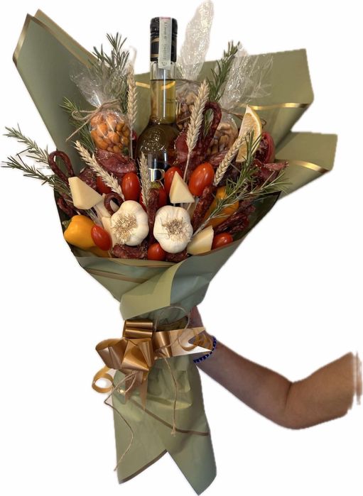 Арка, надпис и помпа под наем