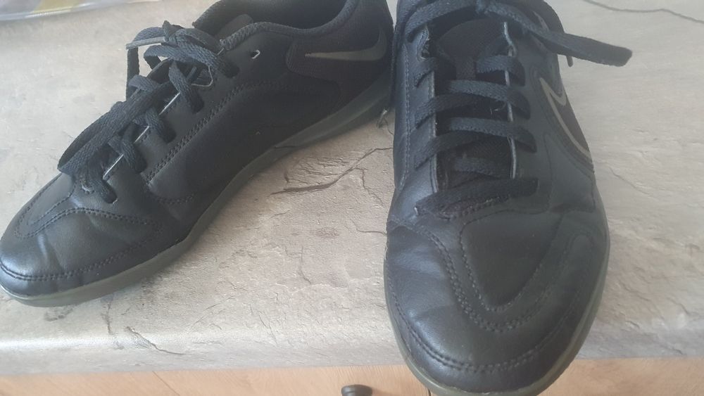 Кроссовки для футбола