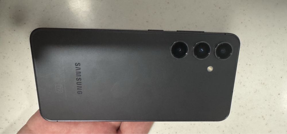 Samsung s 24  Память: 128гб