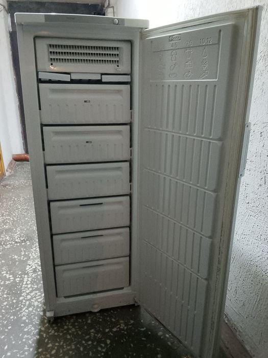 Продам морозильник