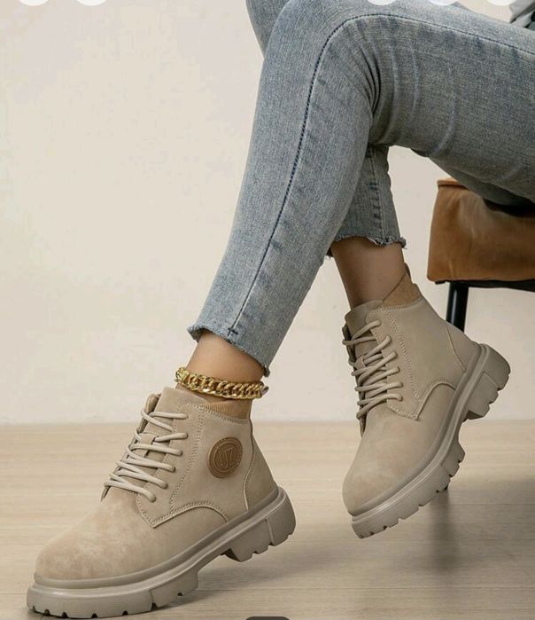 Есенни боти с връзки