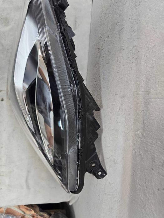 Оригинален фар Сузуки Суифт  Suzuki Swift Led