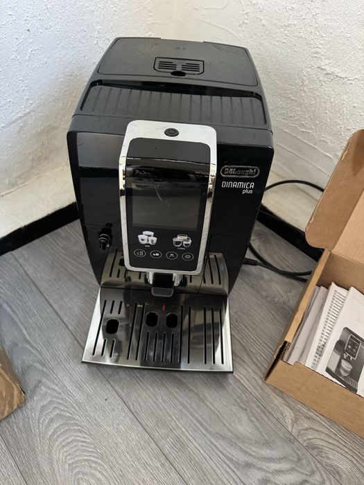 Луксозен Кафеавтомат | De'Longhi Dinamica Plus ECAM382.70.B | 3.5" TFT Екран | 15 бара | Кафемашина!