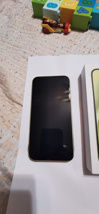 Vând iPhone 14 plus yellow în garanție