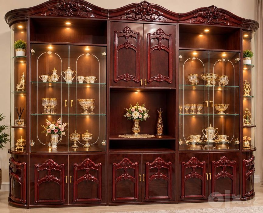 Роскошный сервант в гостиную (классика)