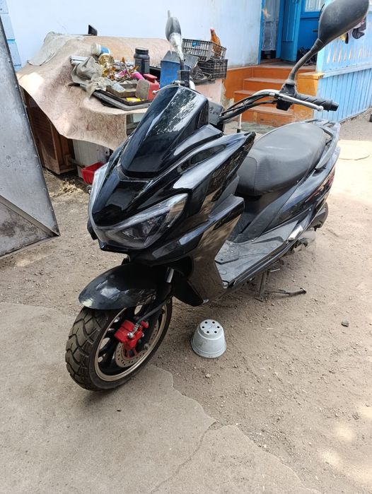 Продам скутер макси 150кубов