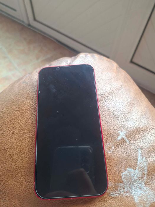 iPhone 13 червен