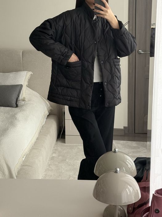 Черная стеганая куртка