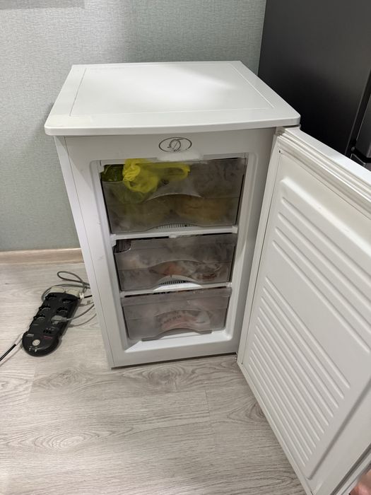 Продам морозильник