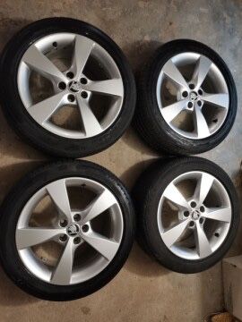 Продам оригинальные диски с резиной skoda rapid