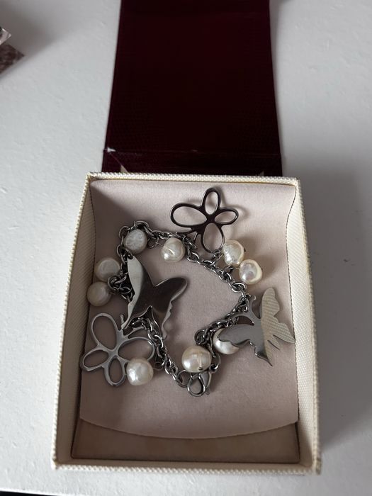 Гривна с перли.