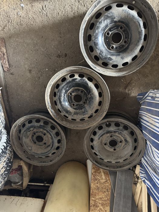 Продам диски на ауди 80