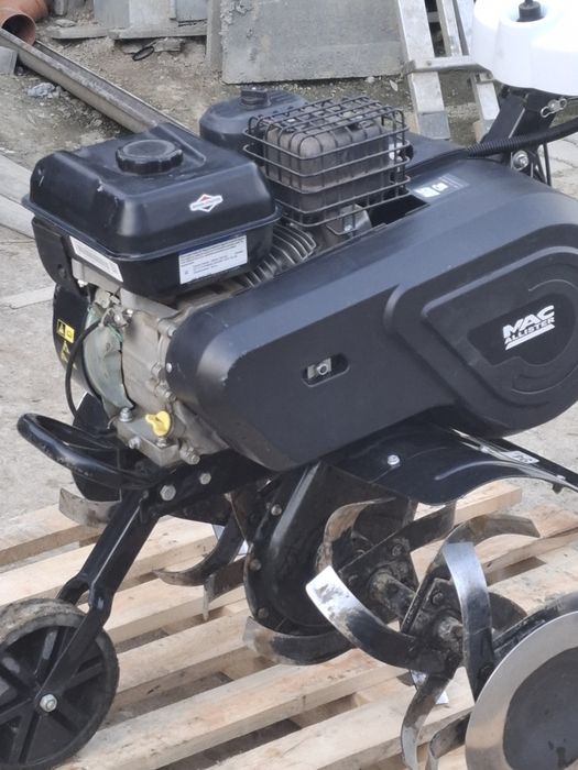 Vând motosapă Briggs&Stratton