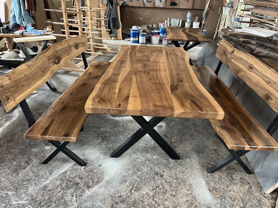 Уникална трапезна маса от орех с естествени криви ръбове
