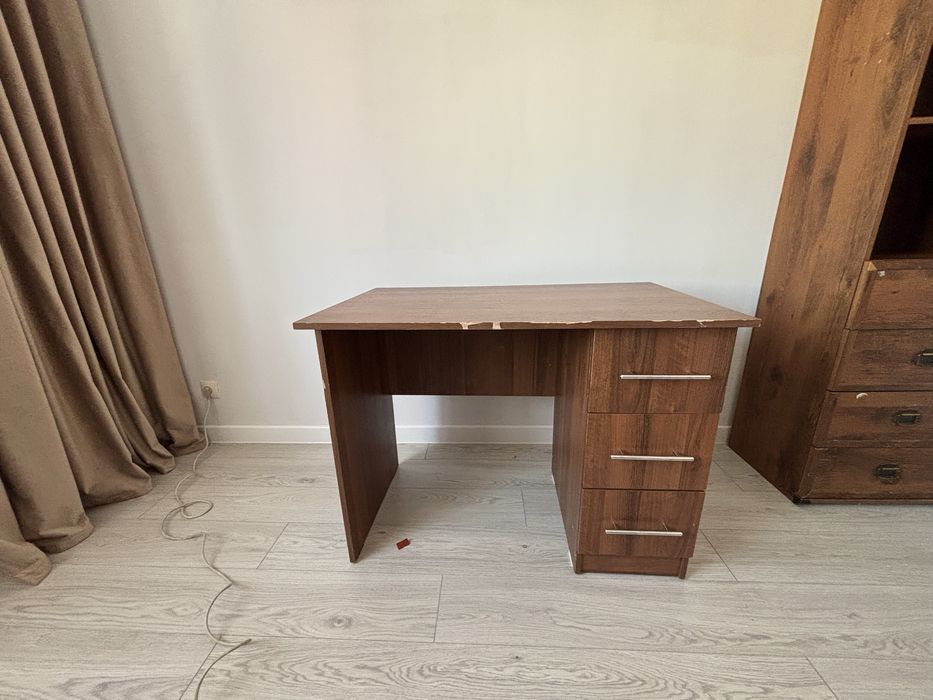 Продам компютерный стол и шкаф