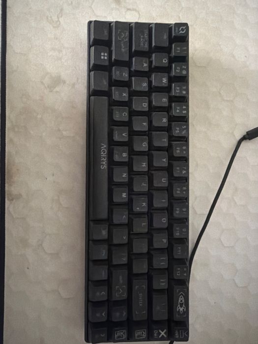 Tastatura aqirys mira in stare foarte buna