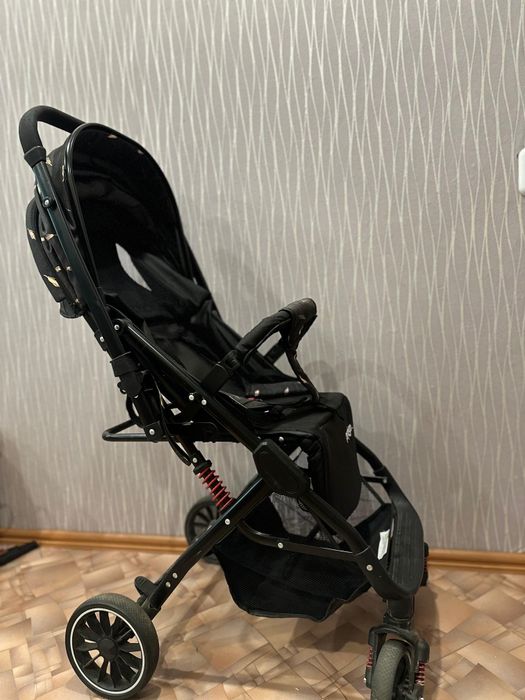 Продам летнюю прогулочную коляску