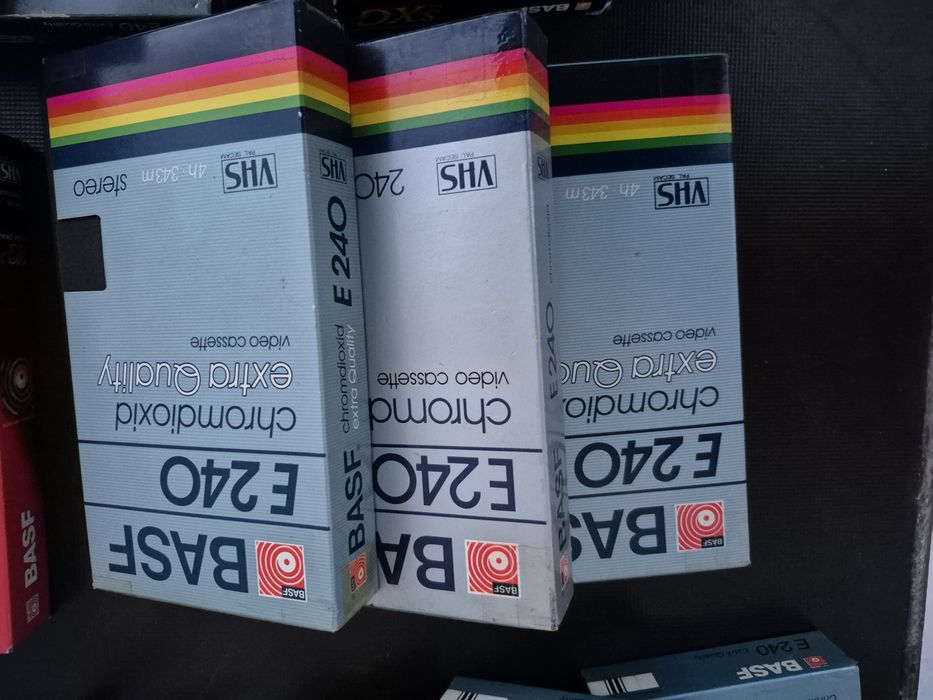 Vând lot 30 casete video VHS originale Basf, 240 minute cu filme

- 40