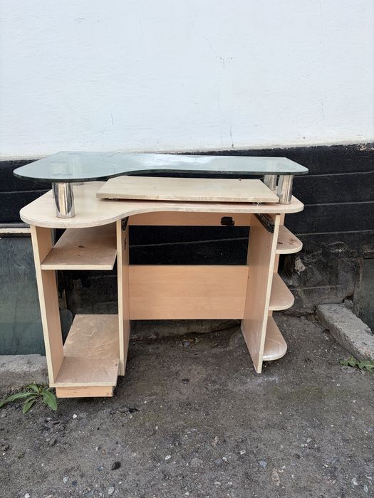 Отдам даром компьютерный столик