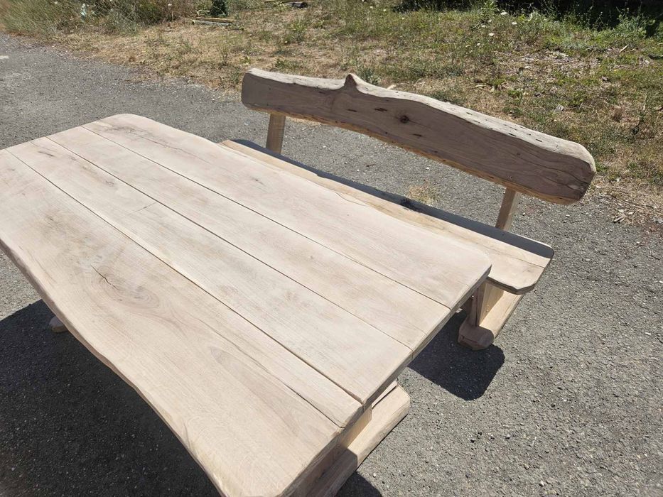 Маса с пейки дървени