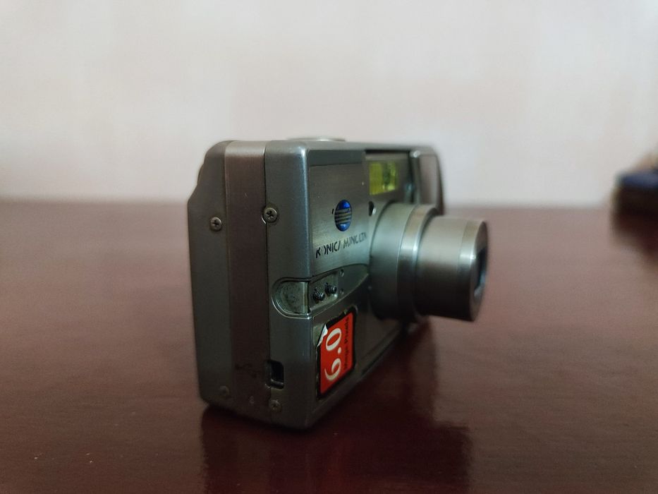 Цифровой фотоаппарат Konica Minolta DiMAGE G600