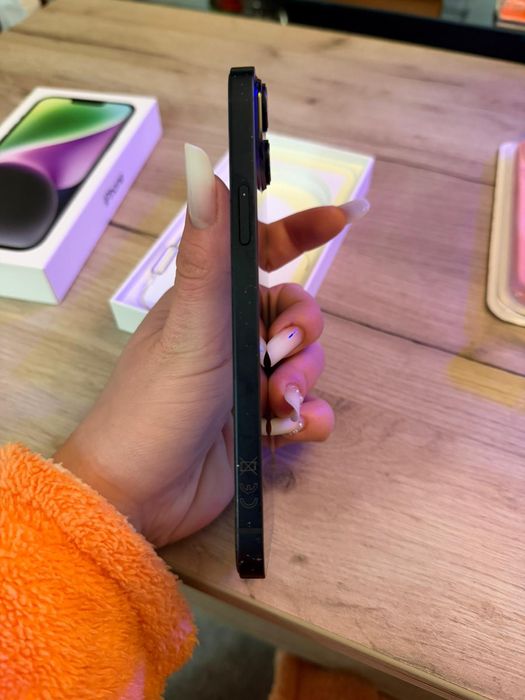 iPhone 14 Plus – stare impecabilă, cutie + huse cadou