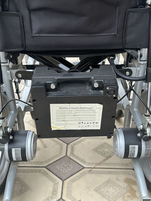 Электрическая инвалидная коляска