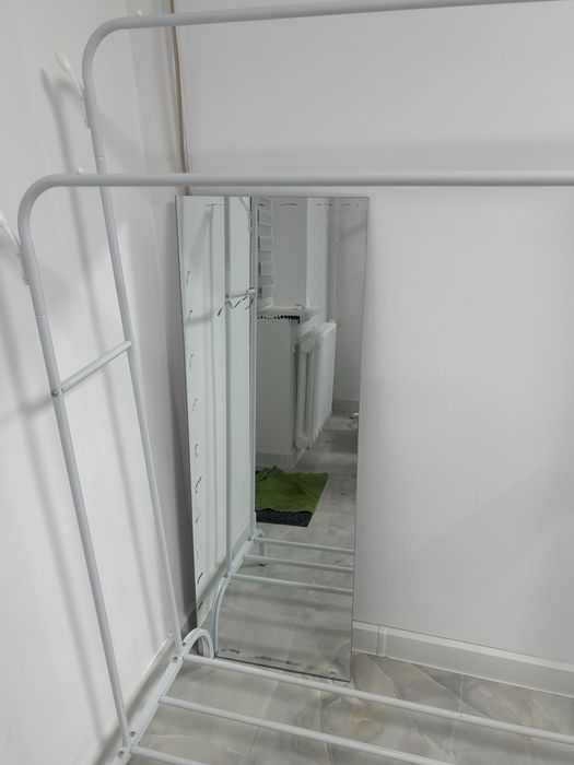 Напольная вешалка и зеркало