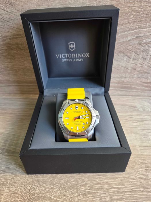 БАРТЕР Victorinox I.N.O.X Professional Diver Yellow