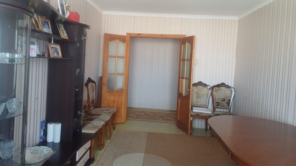 Продам 3 -ком квартиру на 8 микрорайоне