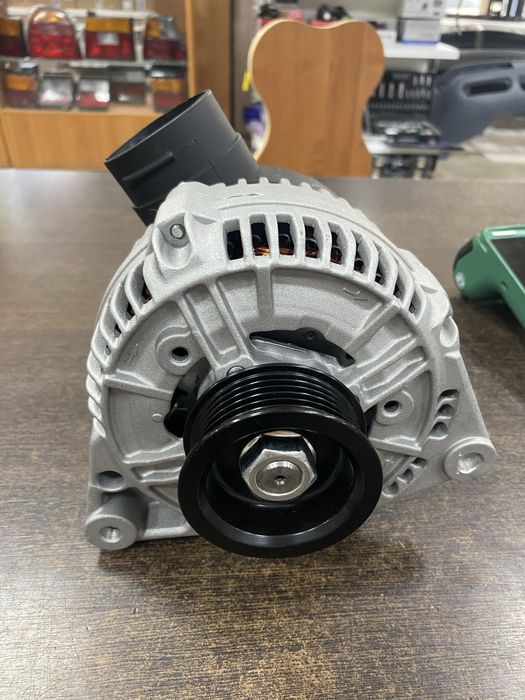 Генератор Ауди 80 100 А4 А6 Пассат Б5