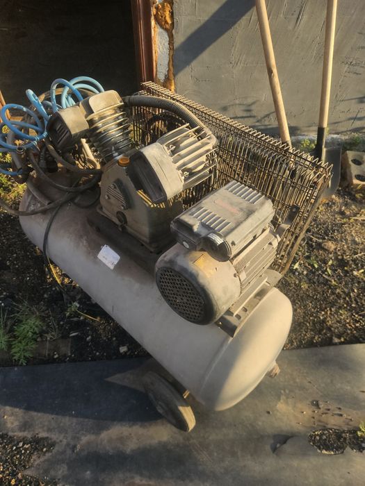 Компресор сто литров